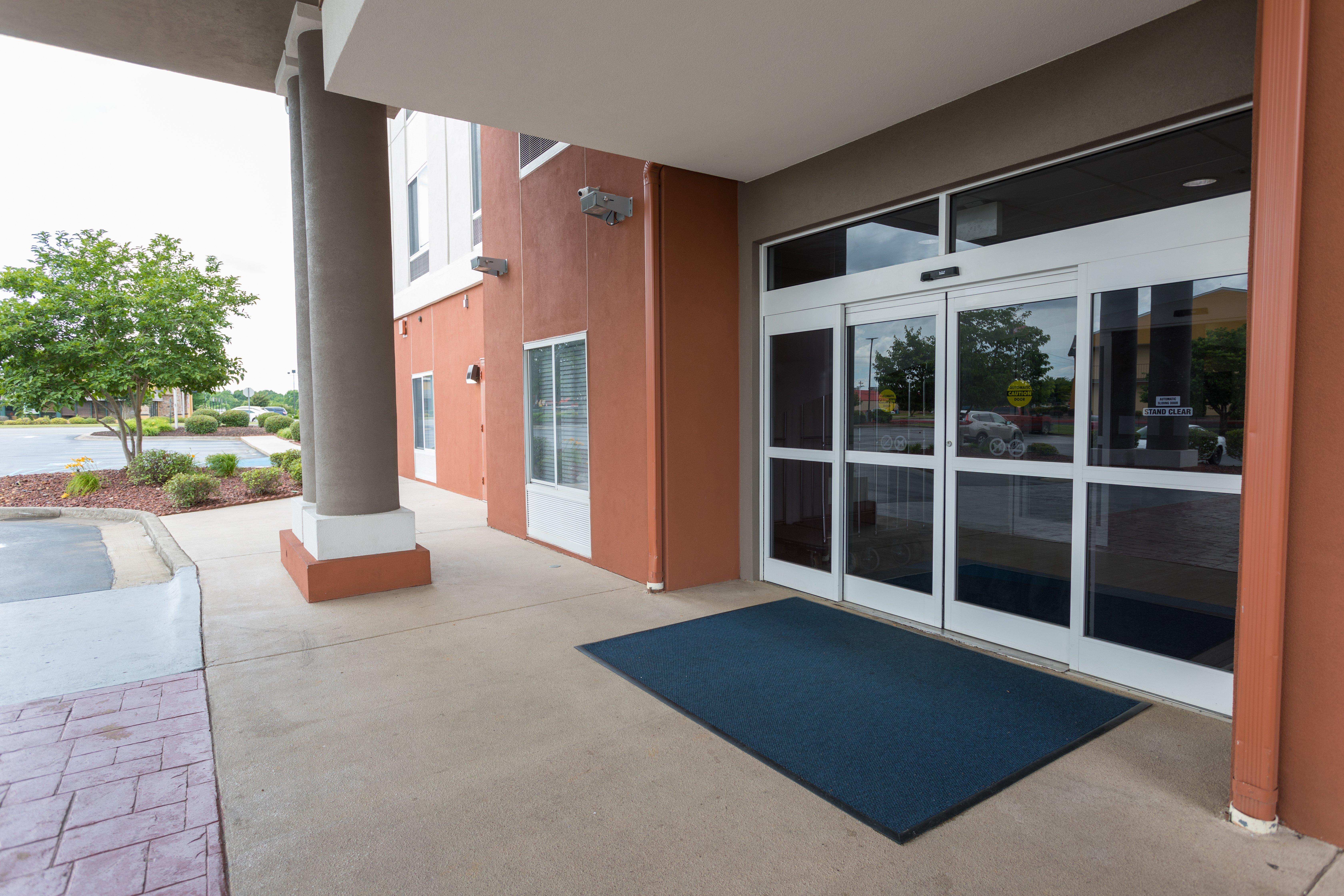 Holiday Inn Express Hotel & Suites Athens By Ihg Exterior foto